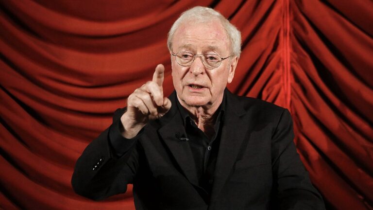 La légende du cinéma Michael Caine prend sa retraite d&rsquo;acteur