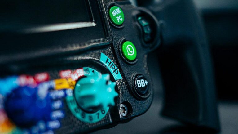 Hamilton et Russell peuvent désormais WhatsApp l&rsquo;équipe en F1