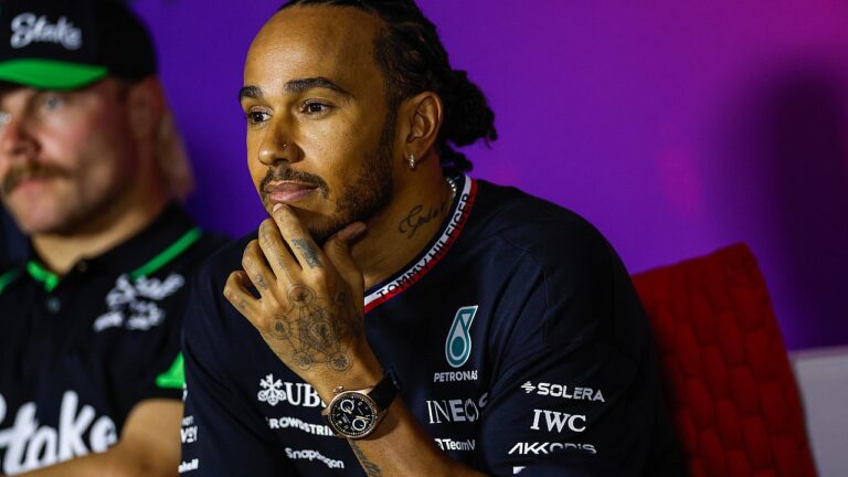 Hamilton ne comprend pas l&rsquo;implication de Jos Verstappen chez Red Bull