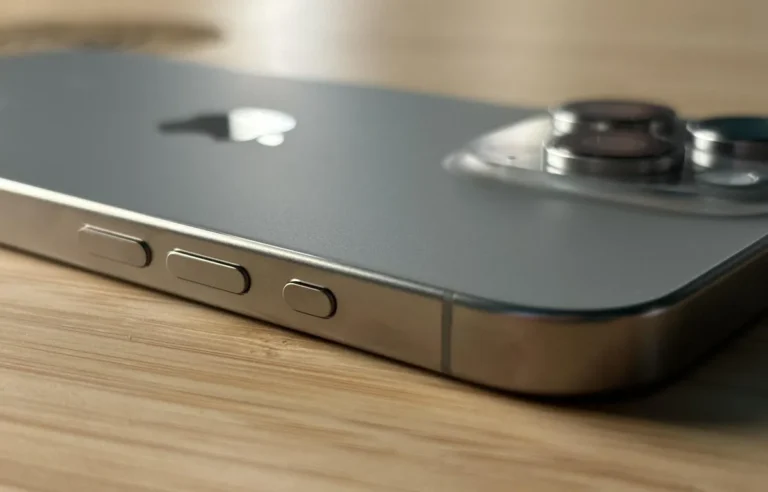 « Après les Mini et Plus, Apple lance désormais un iPhone très fin »