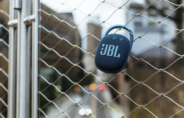 Le JBL Clip 4 est une enceinte Bluetooth pratique, désormais sympa et pas chère