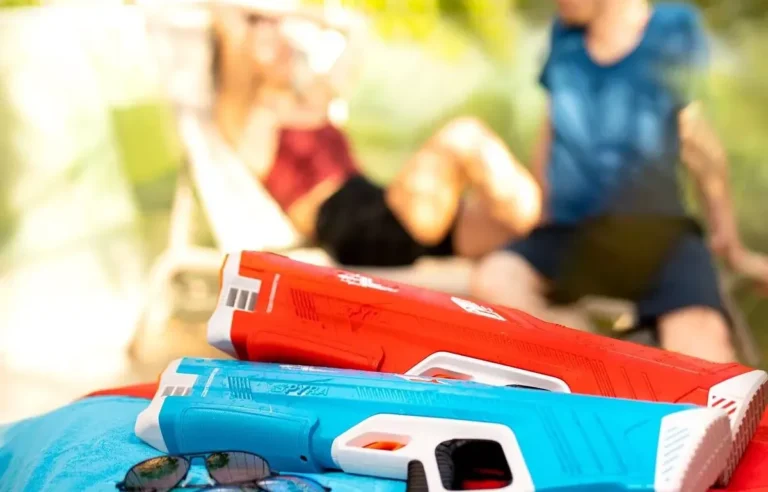Un pistolet à eau adulte, ça existe ?  Certainement et c'est brutal aussi