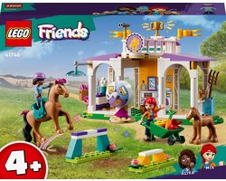 LEGO Friends - 41746 - Ensemble de jouets pour chevaux d'entraînement de chevaux pour filles et garçons