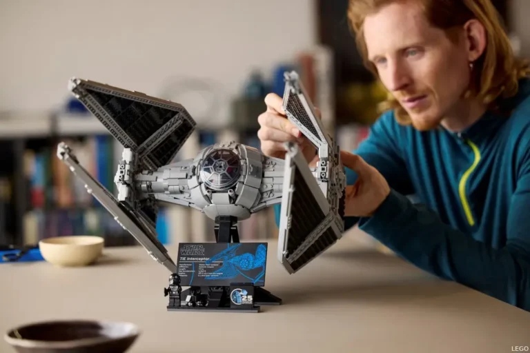 Un énorme livre LEGO Star Wars sera bientôt disponible beaucoup moins cher