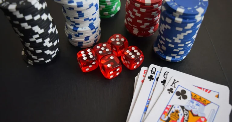 Comment utiliser les compétences de jeu avec le poker en ligne et le blackjack