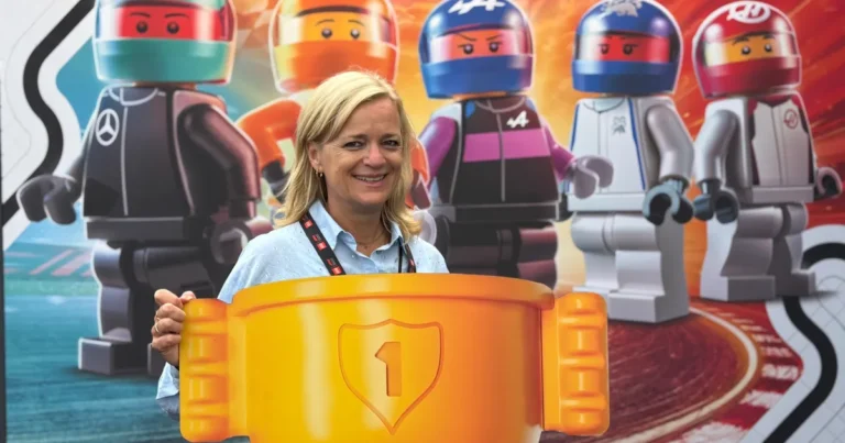 «  Nous savons que Lewis Hamilton est très heureux de jouer avec LEGO ''