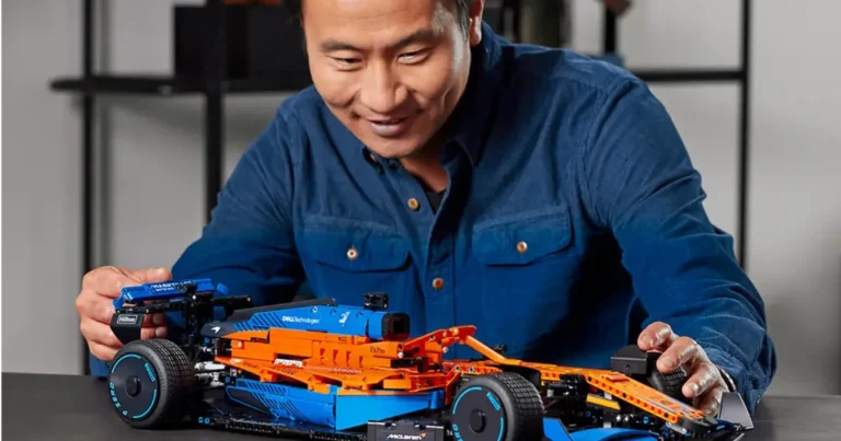 Nouvelle voiture LEGO Technic F1 en route et la couleur est Papaye