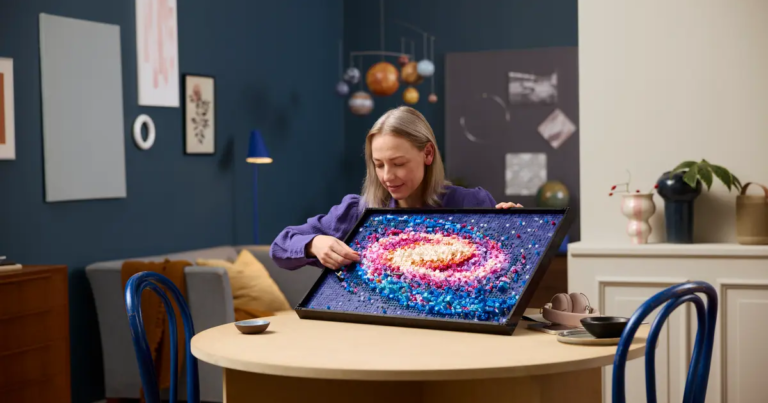 Cet ensemble LEGO amène toute la galaxie de la Voie Lactée sur votre mur et il est en vente maintenant