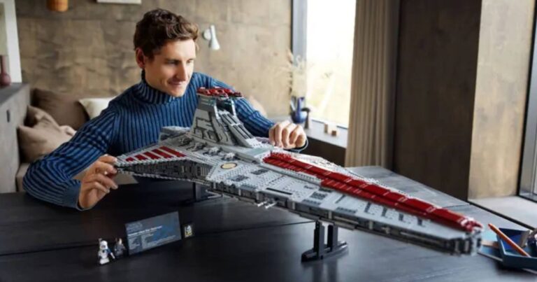 Bol de cascades avec le prix de ce gigantesque set Star Wars UCS (parti = parti) !