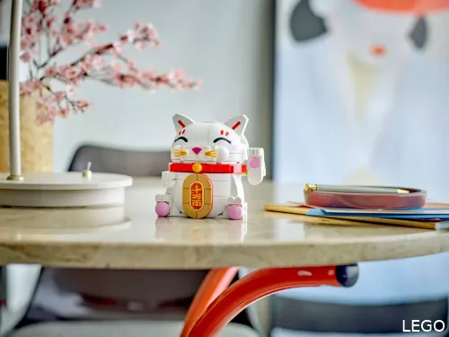 chat porte-bonheur lego