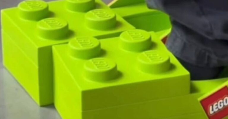 Vous aimez déjà les LEGO Crocs rouges ? Alors vous n'avez pas encore vu cette version exclusive