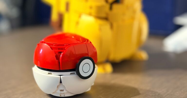 Cela pourrait être le premier ensemble LEGO Pokémon avec des figurines