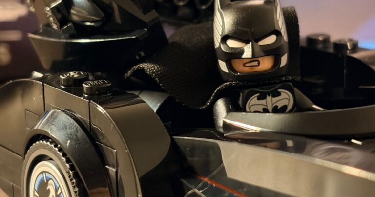 LEGO Batman 76333 Examen de la Batmobile Batman et Robin