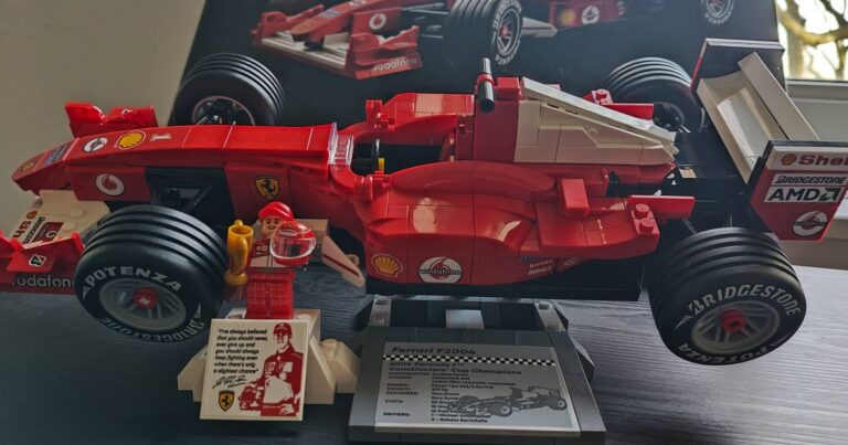 Test LEGO Ferrari F2004 – Indispensable dans la collection !