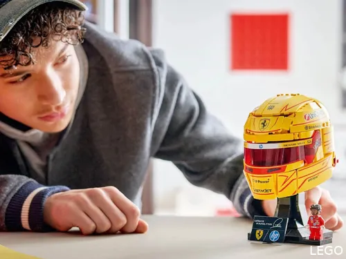 Casque Lewis Hamilton des éditions LEGO.