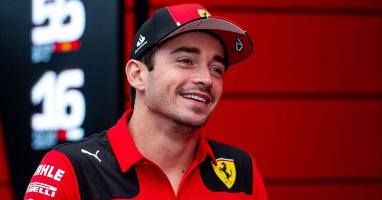 Charles LeClerc s'adapte à un casque LEGO réaliste