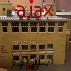 Le Lac recréé en LEGO : composé de 60 000 briques