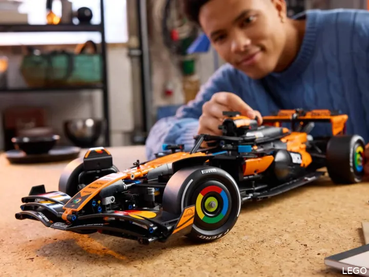 LEGO Technic McLaren 42228 Voiture F1 (1)