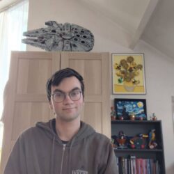 Toby dépense en moyenne 300 euros par mois pour son passe-temps LEGO