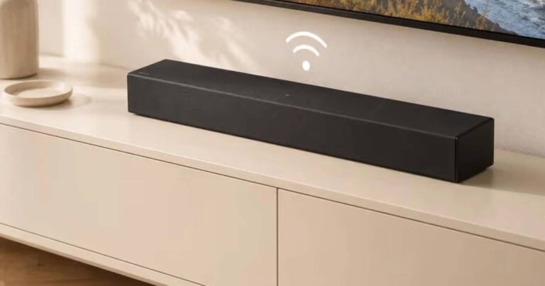 Cascade d'action avec une barre de son de marque A qui améliore immédiatement le son de votre téléviseur