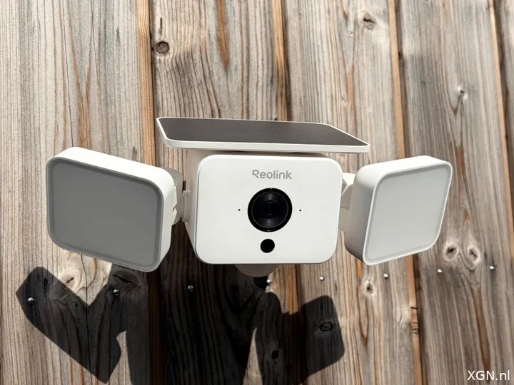 Objectif du projecteur Reolink f310b en gros plan