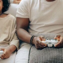 Comment les soirées de jeux en famille changent pour toujours la parentalité moderne
