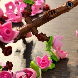 LEGO Botanicals 40725 Cherry Blossoms Review – composition florale avec LEGO