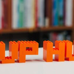 Les fans sont furieux contre les revendeurs qui revendent des briques LEGO gratuites pour la Coupe du monde