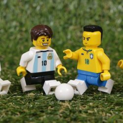 Les magasins LEGO aux Pays-Bas organisent des activités de construction gratuites avec un stade de football
