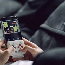 Cette manette pliable ne coûte que quelques dollars et transforme votre téléphone en Game Boy des années 90