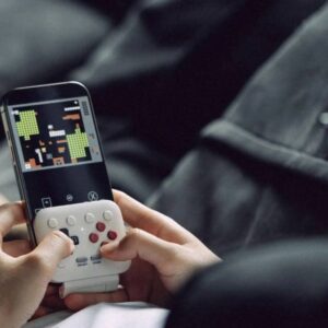 Cette manette pliable ne coûte que quelques dollars et transforme votre téléphone en Game Boy des années 90