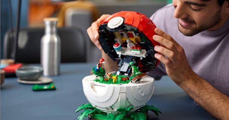 LEGO surprend les fans de Pokémon avec un gigantesque set Poké Ball qui cache bien plus que prévu
