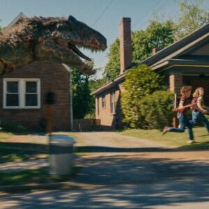 Critique : Ce nouveau film sur les dinosaures avec Anne Hathaway est bien plus amusant qu'on ne le pense