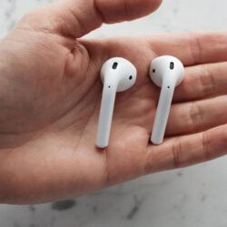 Apple dévoile les AirPods 5 avec suppression active du bruit et accès mains libres à l'IA