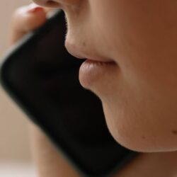 Une fuite via un appel vidéo dans WhatsApp contourne le verrouillage d'appareils Android spécifiques